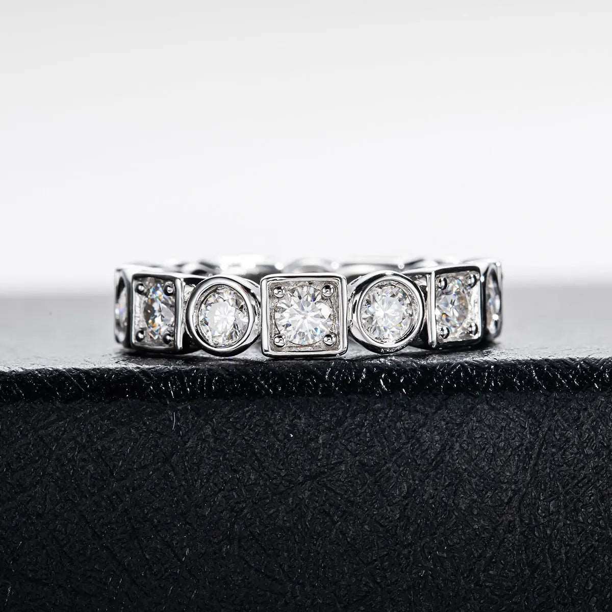 Moissanite Women's S925 Sterling Silver Single Row Diamond Ring - Bodycouturee